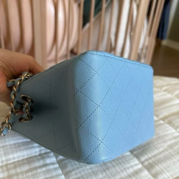 Chanel Light Blue Quilted Shoulder Bag - Picture 4 of 5